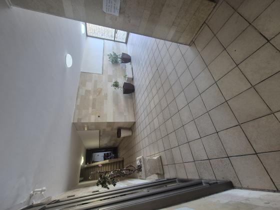 הפרחים 5, רוממה החדשה