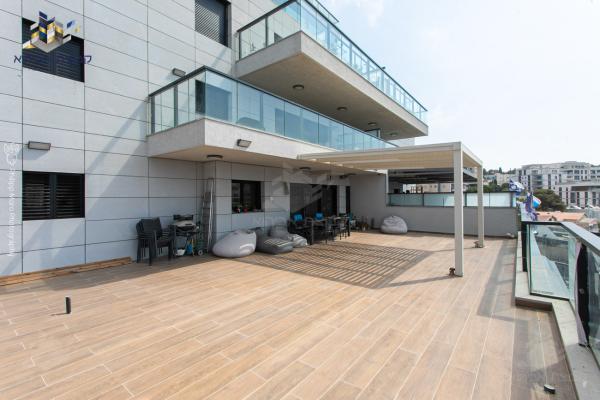 סמולנסקין 27, אחוזה