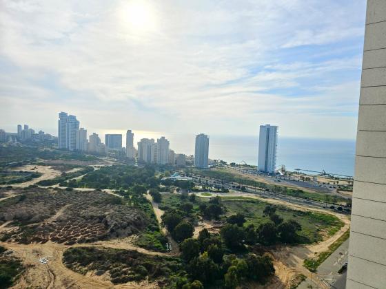 אמנון ליפקין שחק, פארק הים