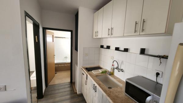 יד ושם 24, מרכז אזרחי