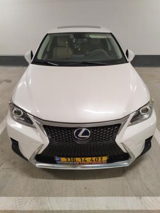 לקסוס CT200H (2017)