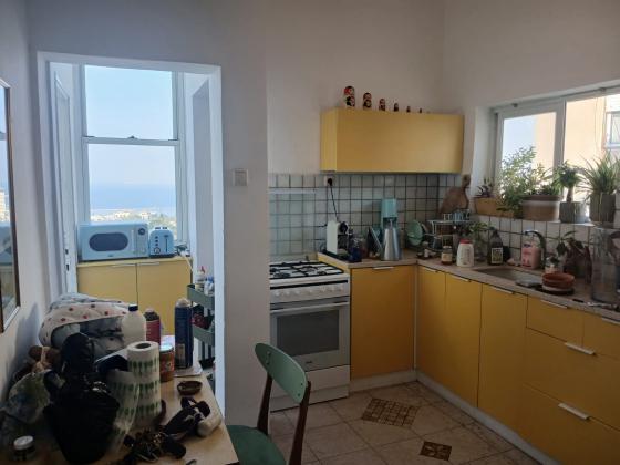 בר גיורא 15, הדר עליון