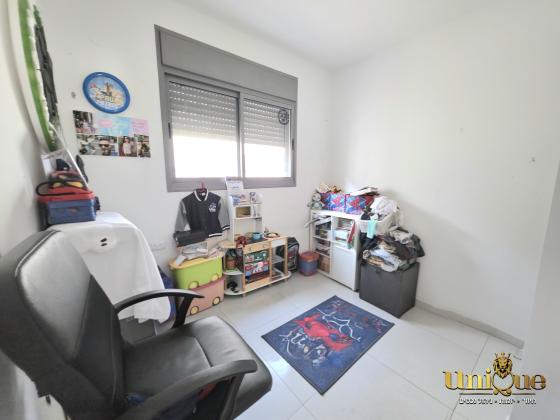 העצמאות, אברמסקי