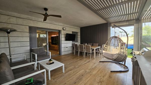 שושנה דמרי 5, נאות אפק