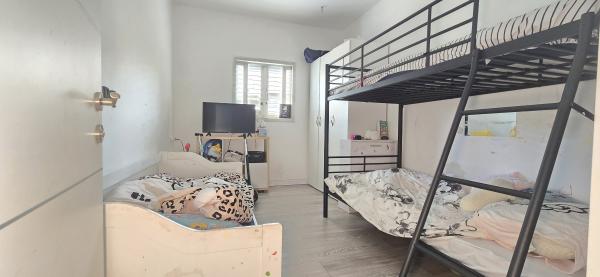 שבזי 10, המרכז השקט