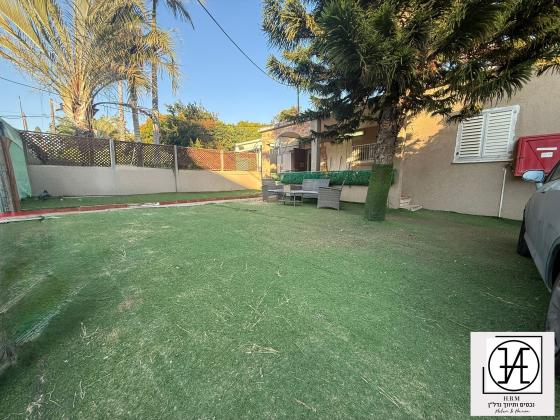 החסידה 4, המפדה האזרחי