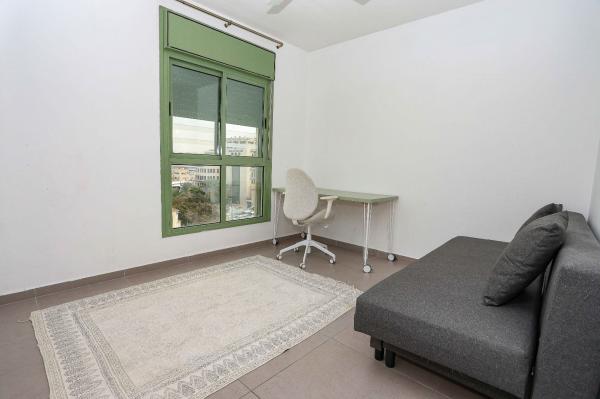 פוריה 12, נגה