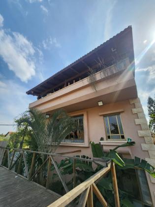 בשכונת קרית גנים