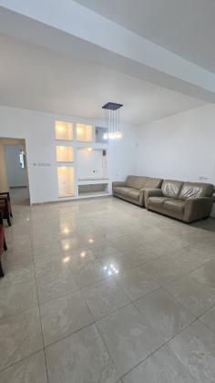 טשרניחובסקי 16, כרמל צרפתי