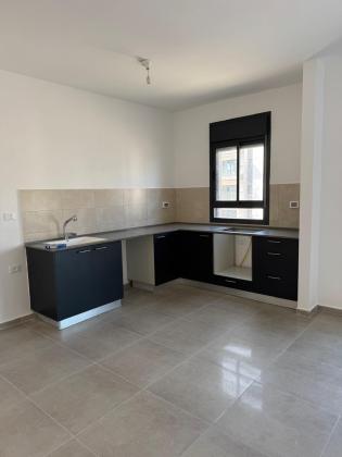 שיר השירים 26, גן יבנה מערב