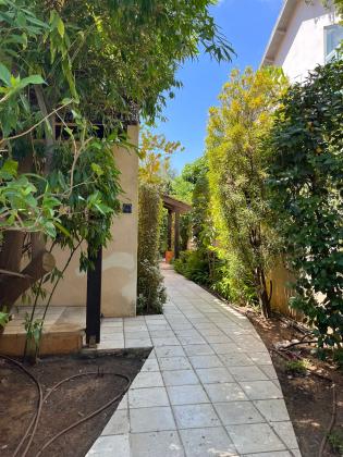 בשכונת נווה מגן