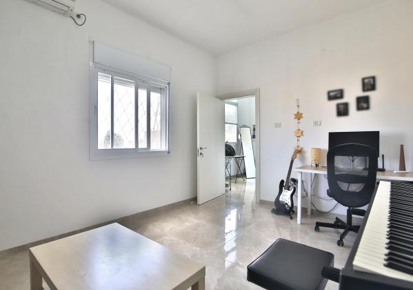 ארלוזורוב, הדר עליון