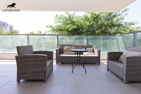 שלום עליכם 25, גבעת האירוסים