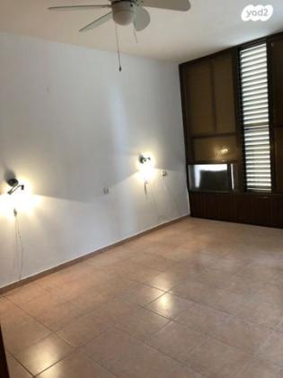 רמב"ם 8, גבעת רמב"ם