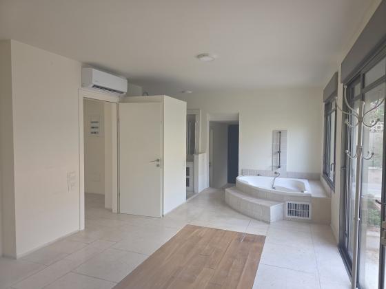 בשכונת דניה