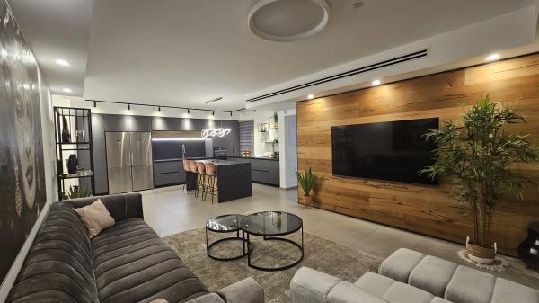 שושנה דמרי 5, נאות אפק