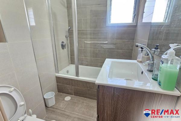 לסקוב חיים 37 (קרית בן גוריון)