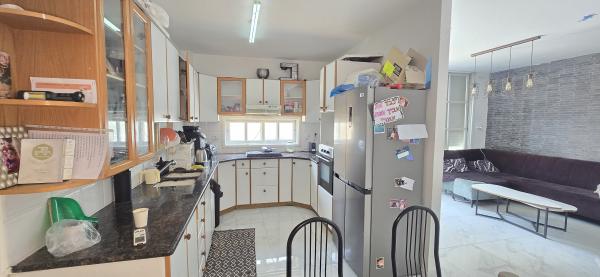 שבזי 10, המרכז השקט