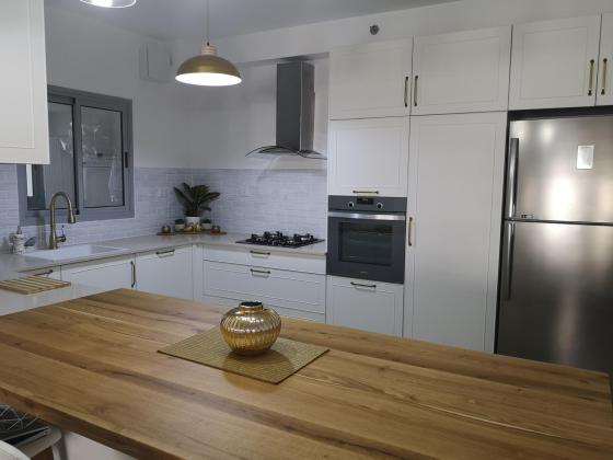 אנפה 18, מתחם החותרים