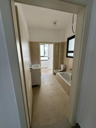 שיר השירים 26, גן יבנה מערב