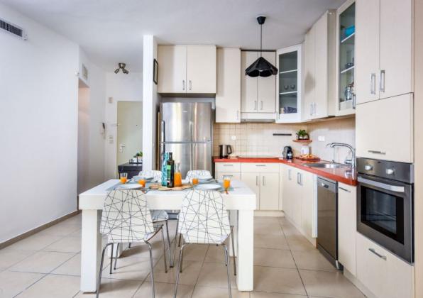 בר כוכבא 7, לב תל אביב החלק המערבי