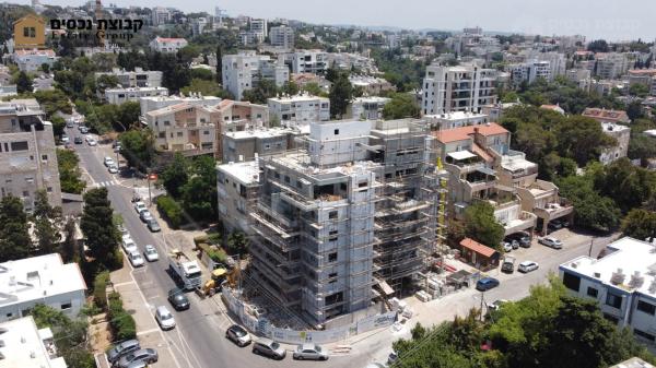 הקשת, כרמל ותיק