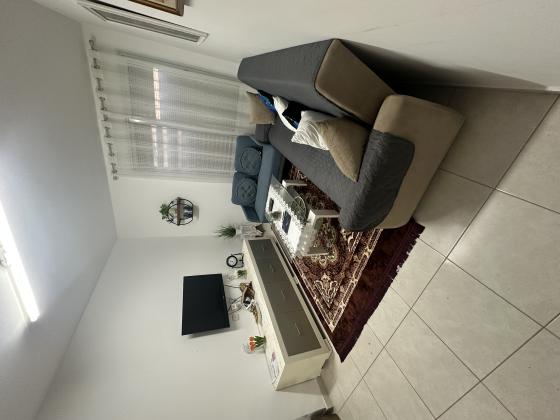 הסנהדרין 12, שכונה ד