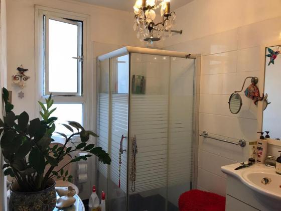 אפרים קישון 15, פלורנטין