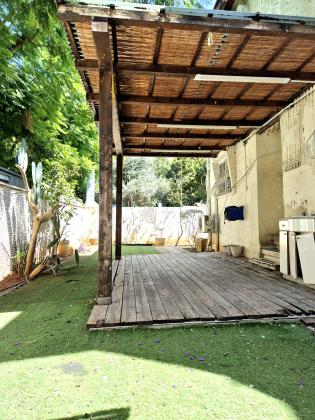 הרקפת 6, רובע ח