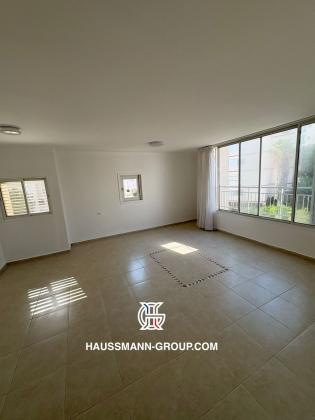 מול עמנואל 18, רצועת המלונות