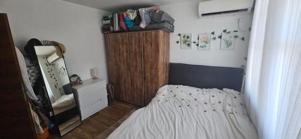 רבי עקיבא 68, שכונה ד