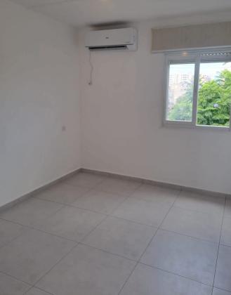 ש"י עגנון 7, צור שלום