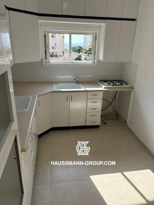 מול עמנואל 18, רצועת המלונות