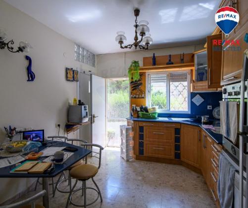 בשכונת הר יונה