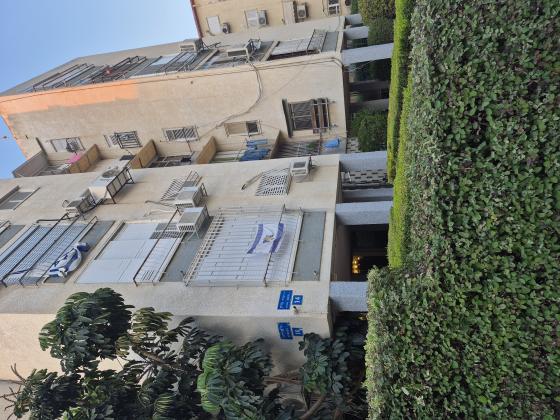 גורדון 10, כצנלסון