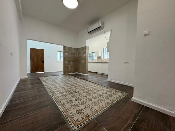 בר גיורא 32, הדר עליון