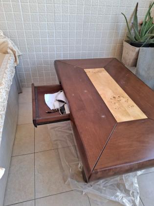 שולחן לסלון שמור במצב מצויין