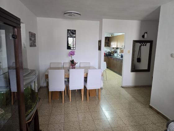 חצרים 4, נאות רחל