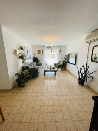 בן יהודה 22, שכונה ב