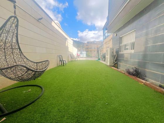 חרוב, רמת בגין