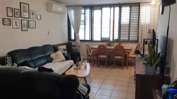 המעפילים 12, קרית אליעזר