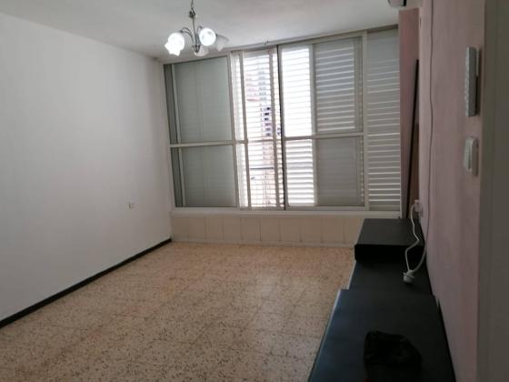 החשמונאים 28, גרין ועם