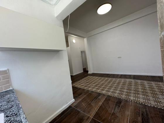 בר גיורא 32, הדר עליון