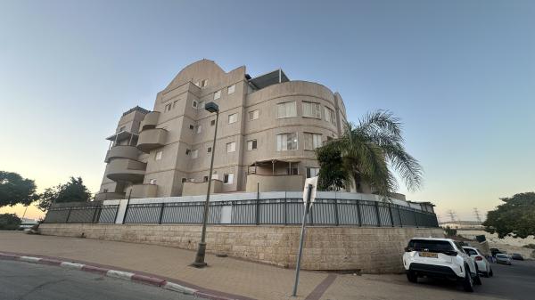 אמיר אברהם 2104