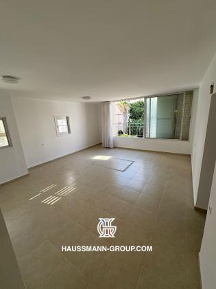 מול עמנואל 18, רצועת המלונות