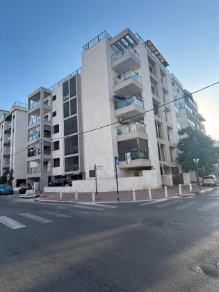 יוסף אהרונוביץ, קריית חזני