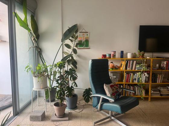 גבעת התחמושת 10, קריית שרת