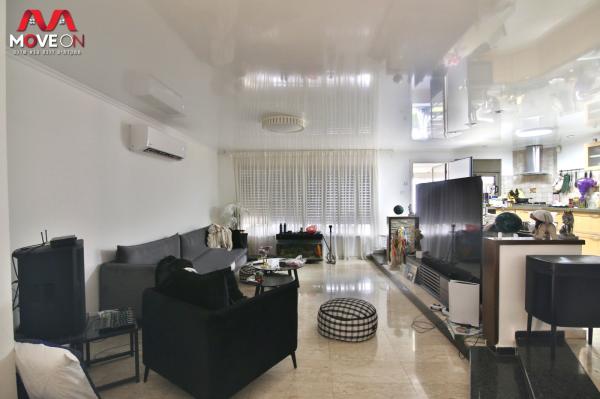 המגינים 7, דון יוסף הנשיא