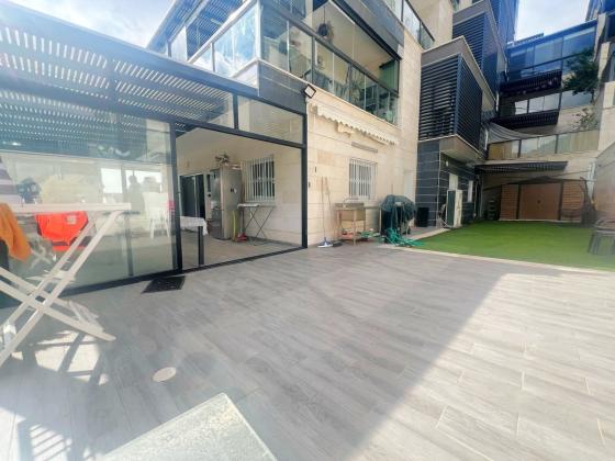 חרוב, רמת בגין