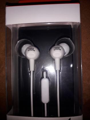 אוזניות JBL חוטיות לייעוד מוזיקה,שיחות,ס...